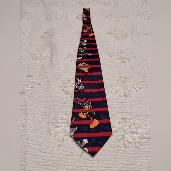 Looney Tunes Daffy Duck, Taz, Pepe Le Pue Men’s Tie - Picture 3 of 8